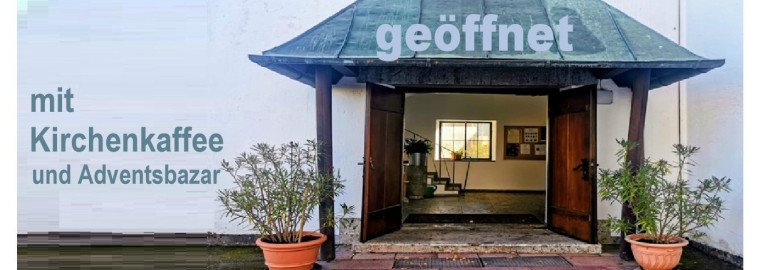 geöffnete Kirchentüre